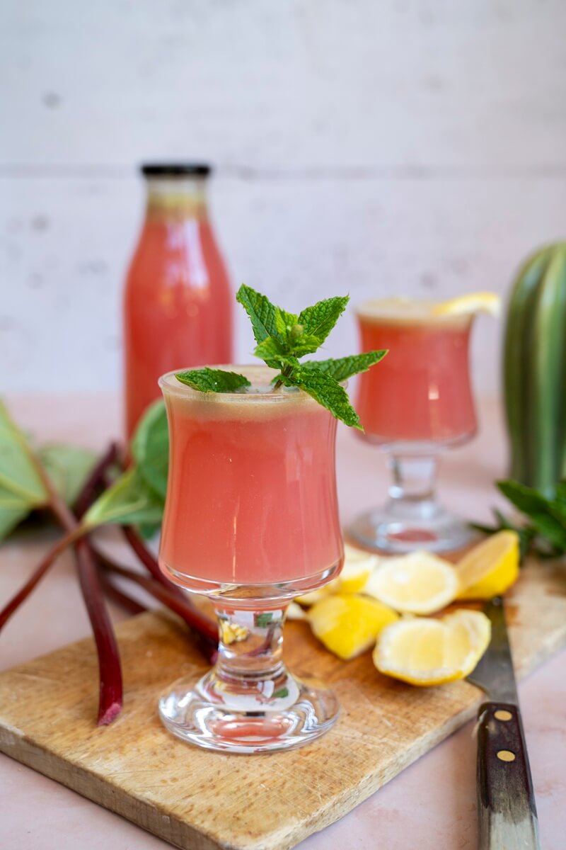 Limonade med rabarber og ingefær