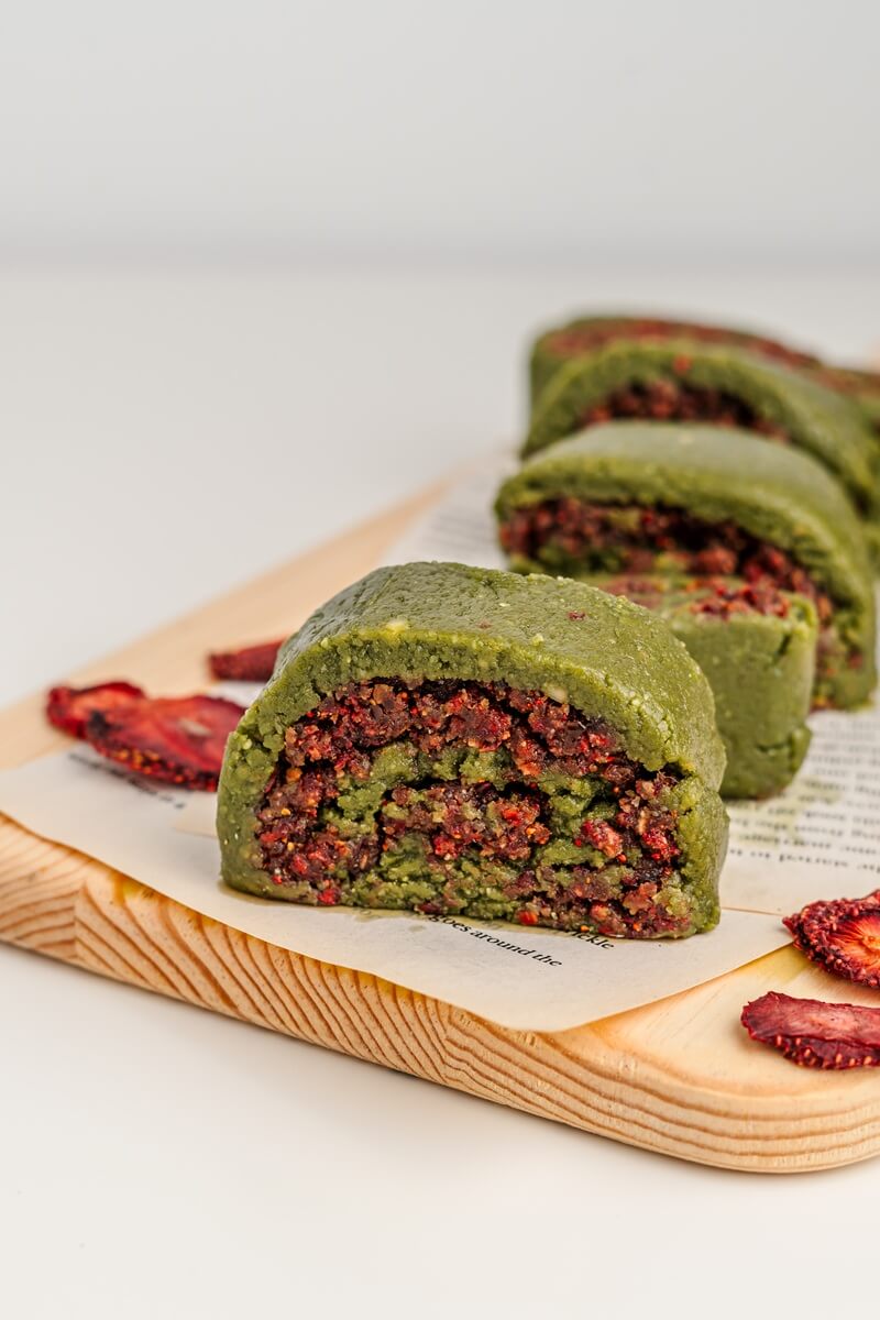 Jordbær-matcha-ruller (uden bagning)